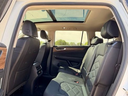 Used 2025 Volkswagen Atlas SE FWD image 12