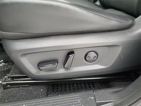 Used 2022 Nissan Rogue SV w/ SV Premium Package image 12