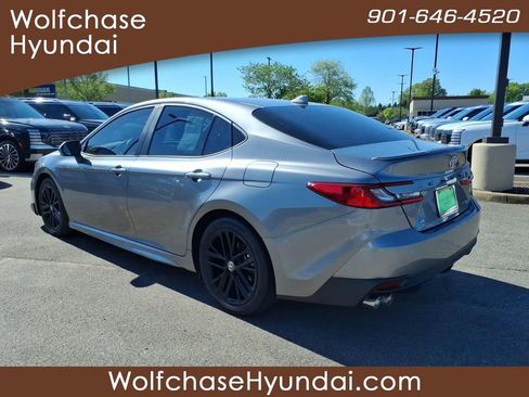 Used 2025 Toyota Camry SE image 3