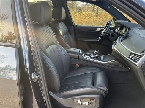 Used 2022 BMW X7 M50i w/ Executive Package image 7