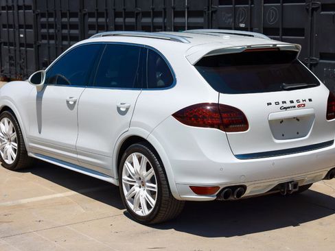 Used 2014 Porsche Cayenne GTS AWD/4WD image 5