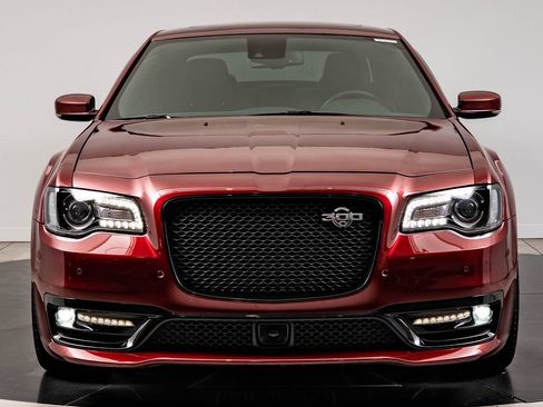 Used 2023 Chrysler 300 C RWD image 2