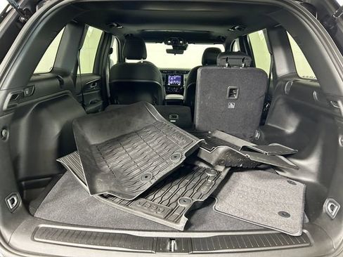 Used 2025 Jeep Grand Cherokee Laredo X image 27