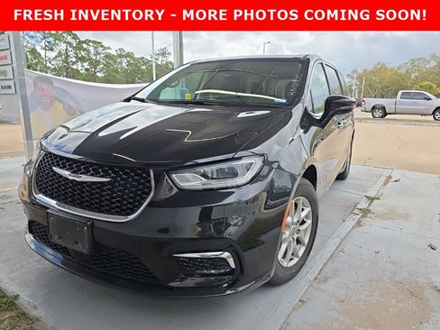 Certified 2024 Chrysler Pacifica Touring-L image 1