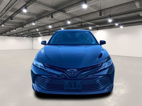 Used 2019 Toyota Camry LE image 2