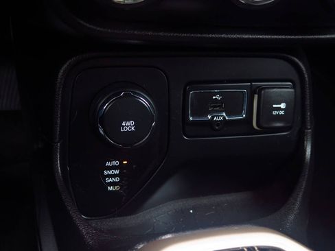 Used 2016 Jeep Renegade Limited image 11