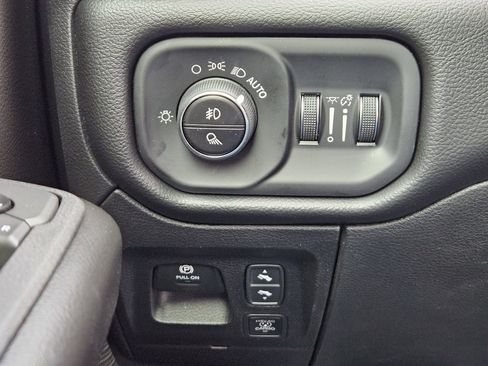 Used 2026 RAM 1500 4x4 Crew Cab image 26