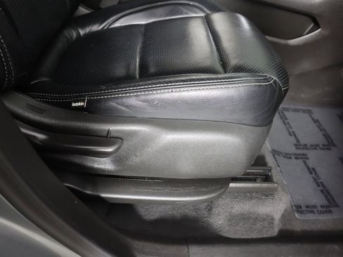 Used 2023 Chevrolet Traverse LT image 31