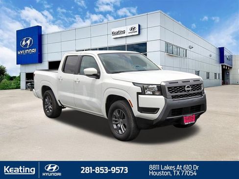 Used 2025 Nissan Frontier SV RWD image 3