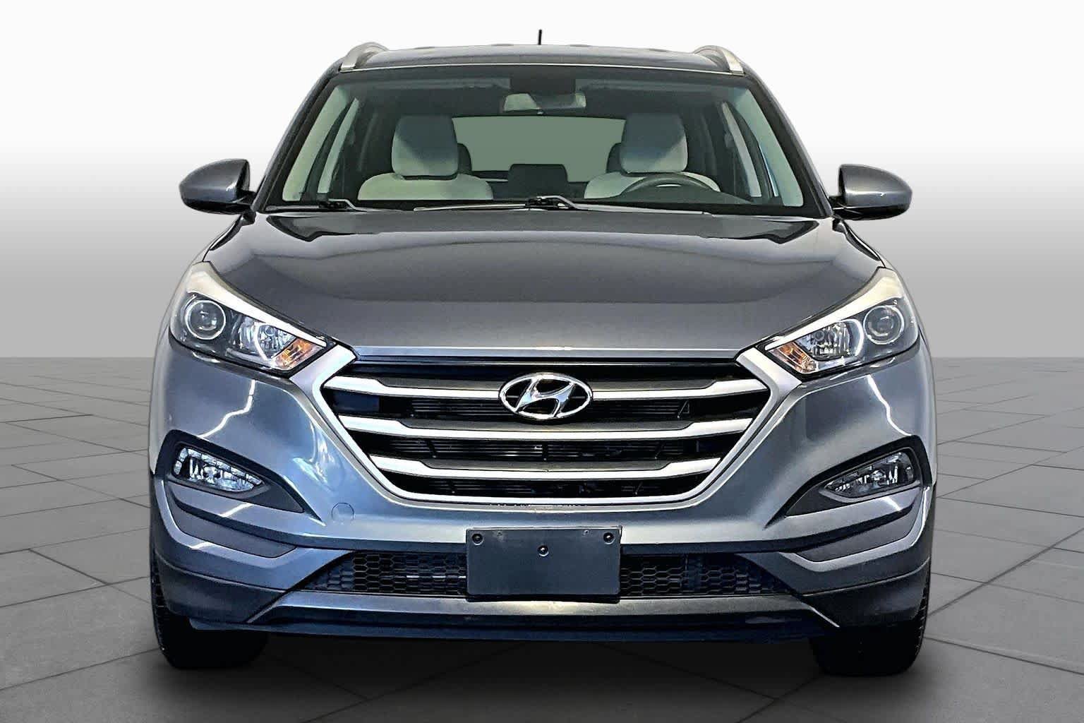 Used 2017 Hyundai Tucson SE w/ SE Popular Package 02 AWD/4WD image 4