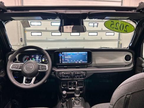 Used 2025 Jeep Wrangler Unlimited Sahara w/ Safety Group image 29