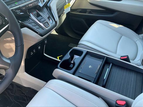 New 2026 Honda Odyssey Touring image 14