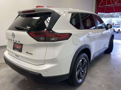 Used 2024 Nissan Rogue SV AWD/4WD image 3