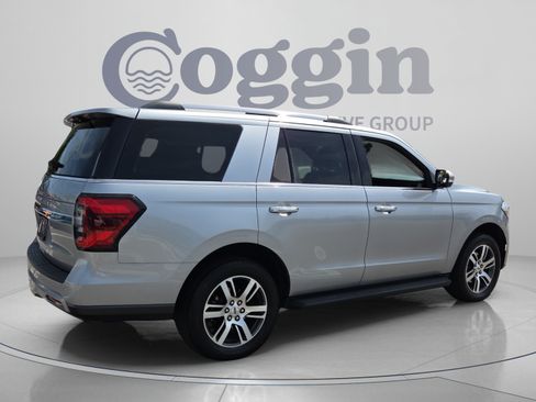 Used 2024 Ford Expedition Limited AWD/4WD image 5
