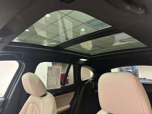 Used 2018 BMW X1 xDrive28i w/ Convenience Package AWD/4WD image 4