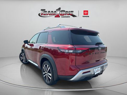 Used 2024 Nissan Pathfinder Platinum FWD image 5