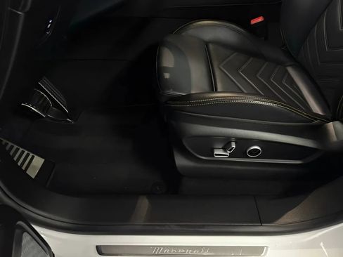 Used 2023 Maserati Grecale Trofeo AWD/4WD image 12