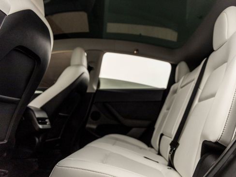 Used 2022 Tesla Model Y Performance image 27