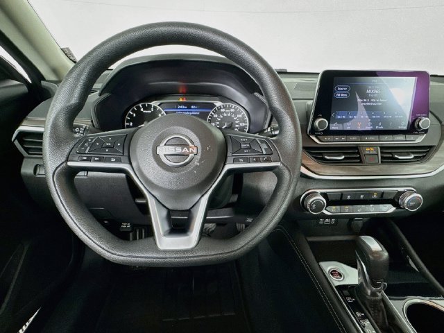 Used 2023 Nissan Altima 2.5 SV FWD image 10
