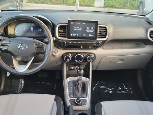 Used 2024 Hyundai Venue SEL FWD image 9