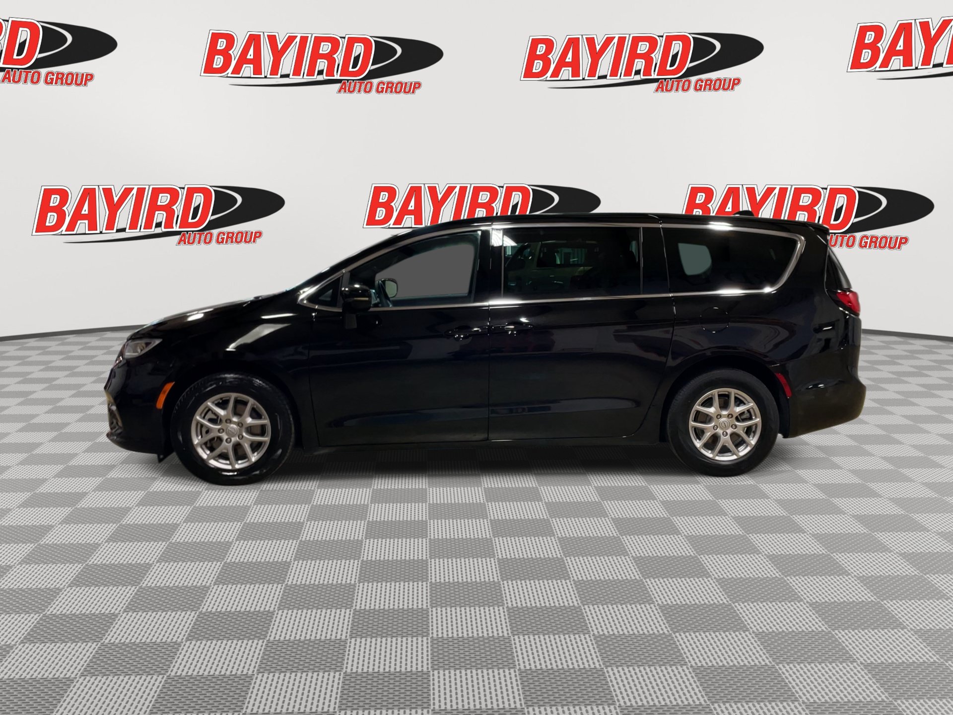 Used 2026 Chrysler Pacifica Select FWD image 5
