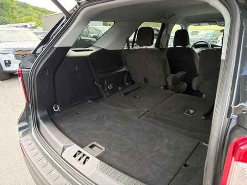 Used 2023 Ford Explorer XLT AWD/4WD image 46