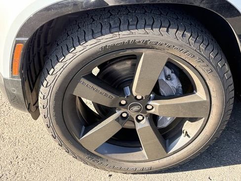 Used 2022 Land Rover Defender 110 X-Dynamic SE image 4