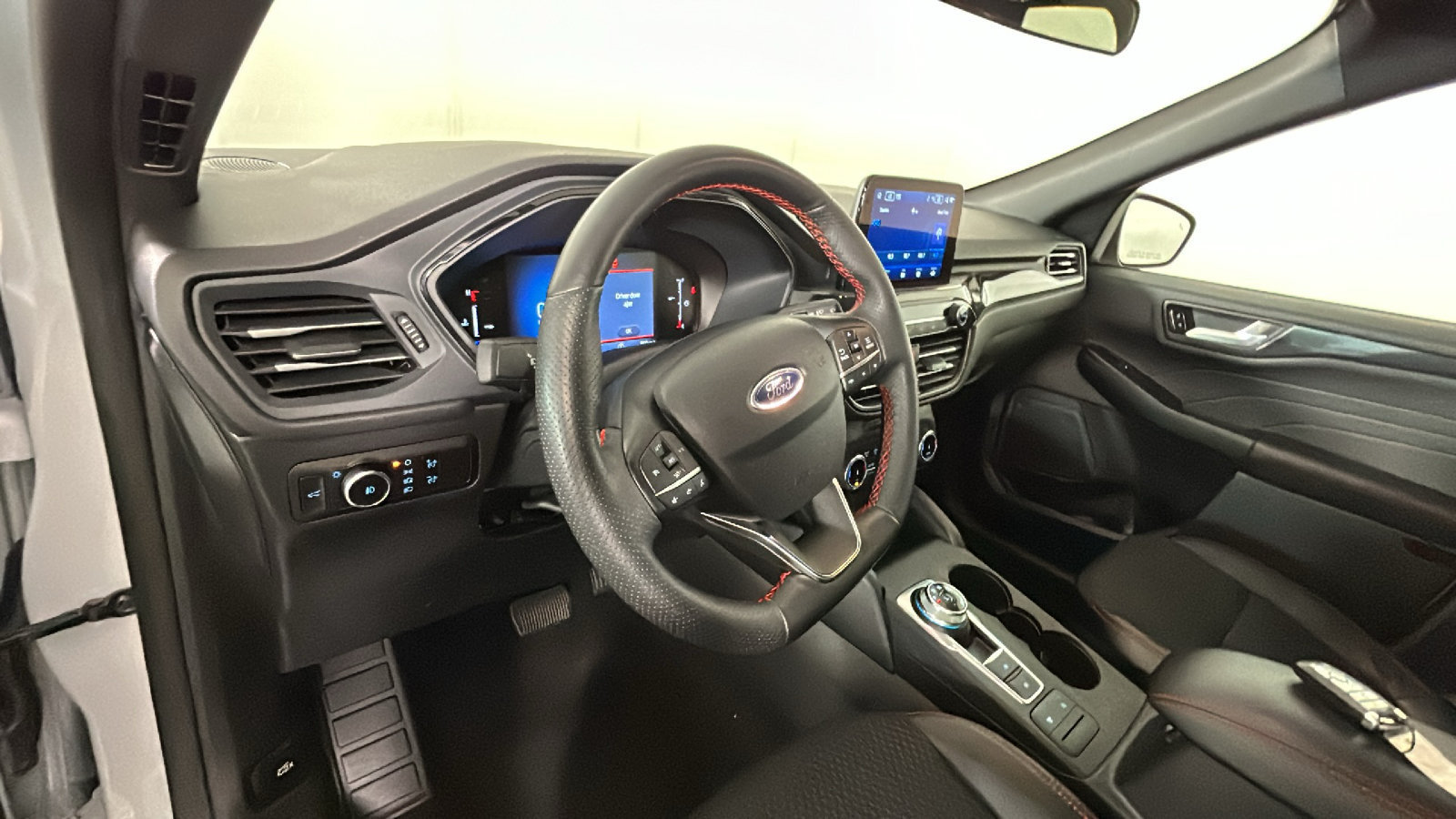 Used 2025 Ford Escape ST-Line Select AWD/4WD image 16