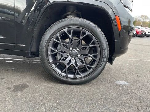 Used 2023 Jeep Grand Cherokee L Summit AWD/4WD image 39