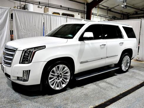 Used 2016 Cadillac Escalade Platinum AWD/4WD image 33