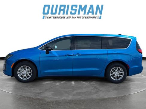 New 2027 Chrysler Pacifica Select w/ Family Tech Group FWD image 3