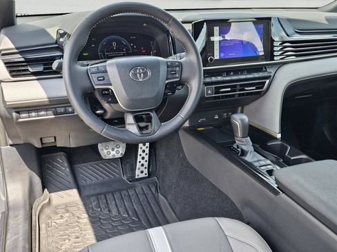Used 2025 Toyota Camry SE w/ Convenience Package FWD image 37