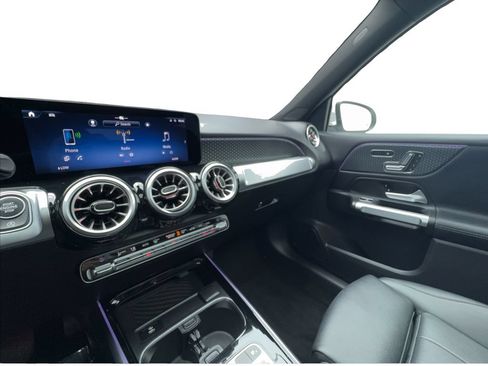Used 2025 Mercedes-Benz GLB 250 4MATIC image 38
