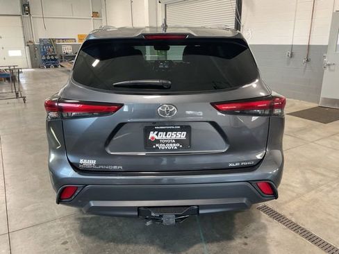 Used 2020 Toyota Highlander XLE image 5