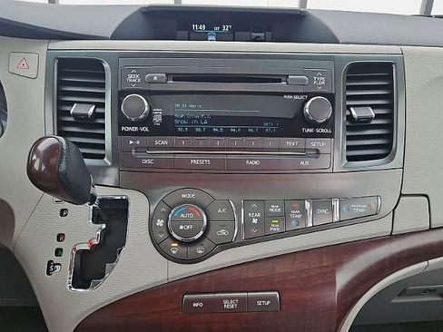 Used 2012 Toyota Sienna XLE image 24