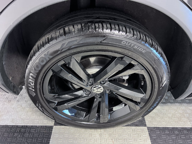 Certified 2024 Volkswagen Tiguan SE R-Line FWD image 12