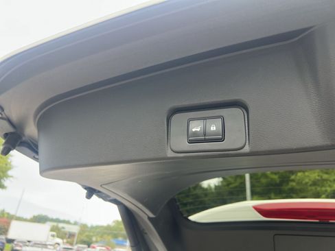 Certified 2026 Nissan Rogue SL FWD image 20