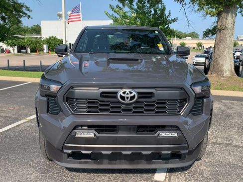 Used 2025 Toyota Tacoma TRD Sport AWD/4WD image 4