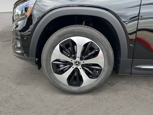 Used 2025 Mercedes-Benz GLB 250 4MATIC image 14