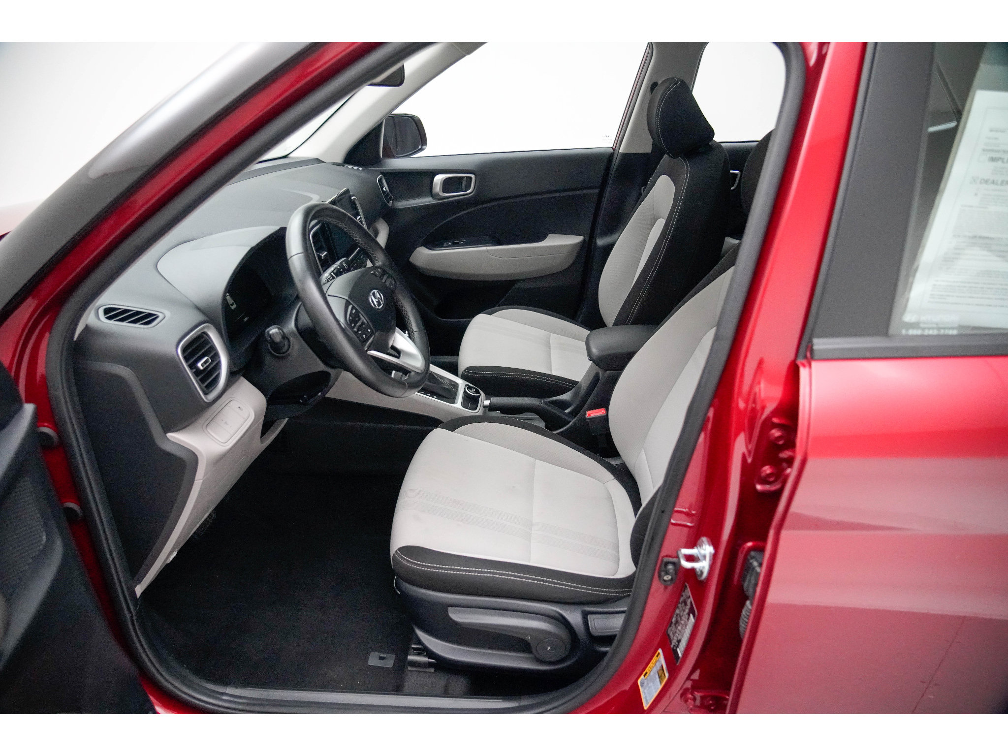 Used 2025 Hyundai Venue SEL FWD image 16