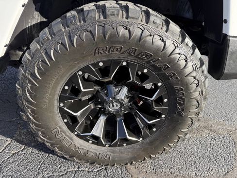 Used 2017 Jeep Wrangler Unlimited Sahara w/ Connectivity Group image 22