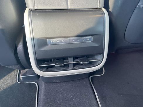 Used 2024 Lincoln Nautilus Reserve image 23