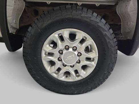 Used 2020 Chevrolet Silverado 2500 LT w/ Z71 Off-Road Package image 33