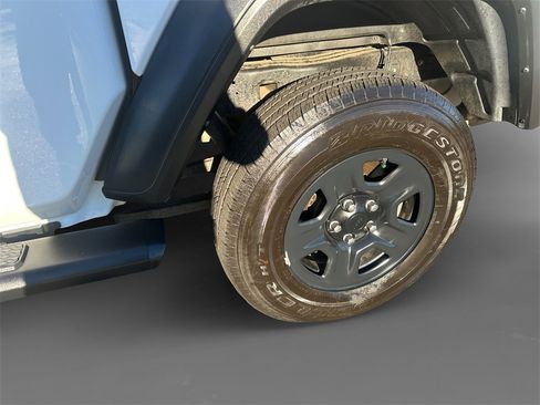 Certified 2024 Jeep Gladiator Sport image 8