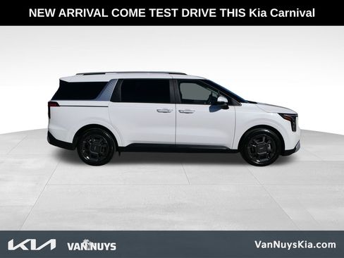 Used 2026 Kia Carnival EX image 2