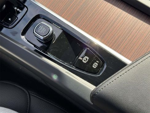 Certified 2023 Volvo XC60 B5 Plus w/ Climate Package image 29