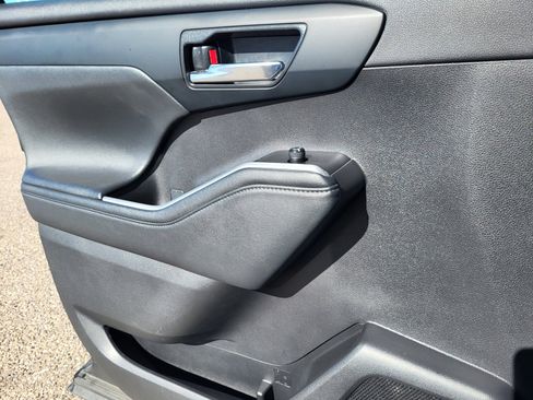 Used 2024 Toyota Highlander XLE image 14