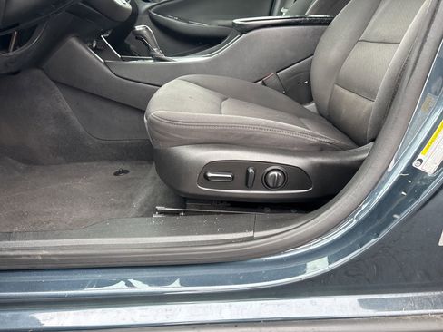 Used 2020 Chevrolet Malibu LT image 14