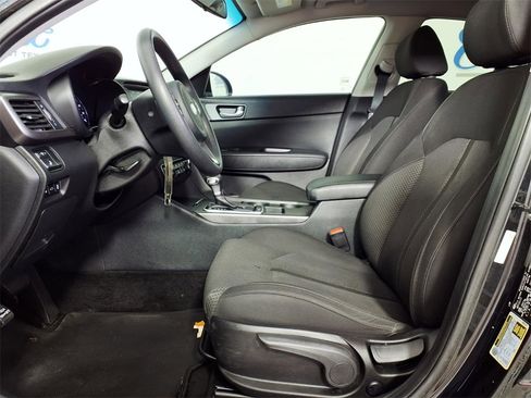 Used 2018 Kia Optima LX image 9