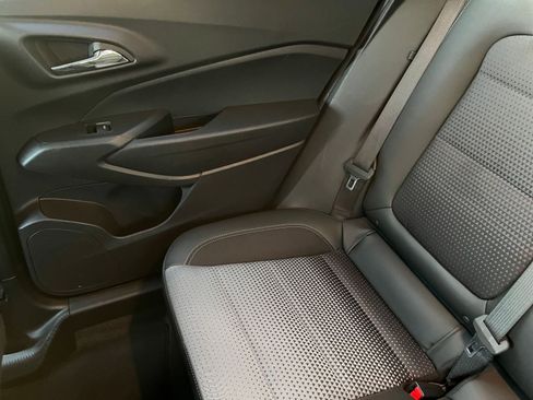 Used 2025 Chevrolet Trax LT image 37